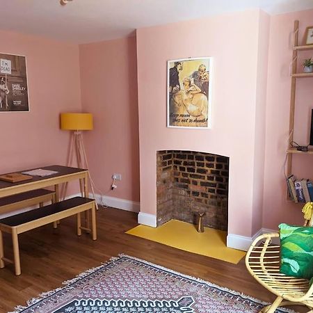 Stylish And Colourful Flat Minutes From The Beach Margate Eksteriør billede