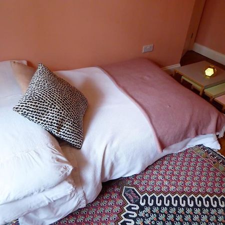 Stylish And Colourful Flat Minutes From The Beach Margate Eksteriør billede