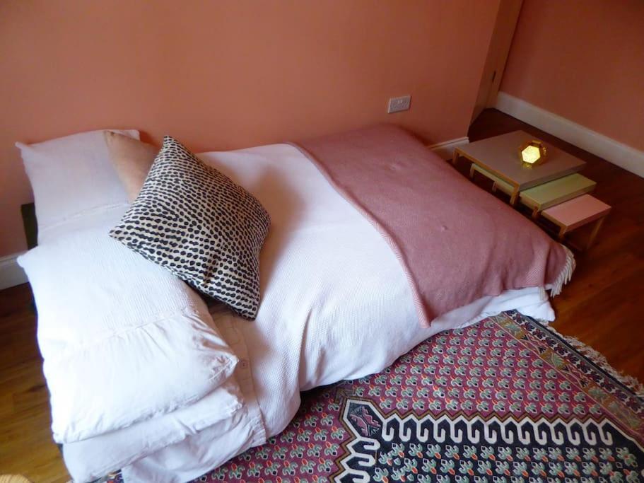 Stylish And Colourful Flat Minutes From The Beach Margate Eksteriør billede