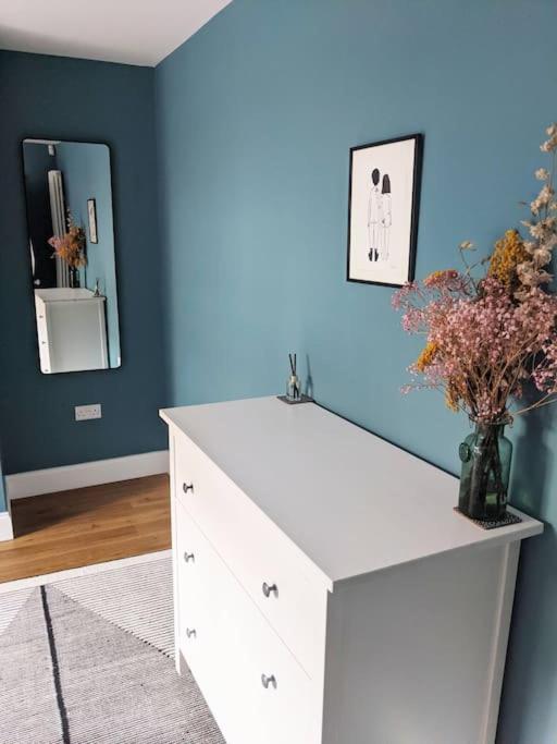 Stylish And Colourful Flat Minutes From The Beach Margate Eksteriør billede
