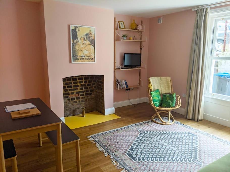 Stylish And Colourful Flat Minutes From The Beach Margate Eksteriør billede