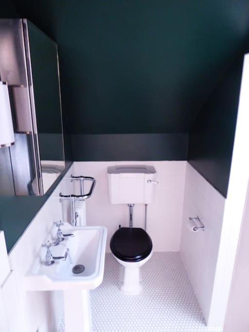 Stylish And Colourful Flat Minutes From The Beach Margate Eksteriør billede